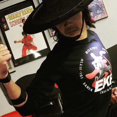 Активные тренировки и пение: Кун Лао из первых Mortal Kombat поразил фанатов